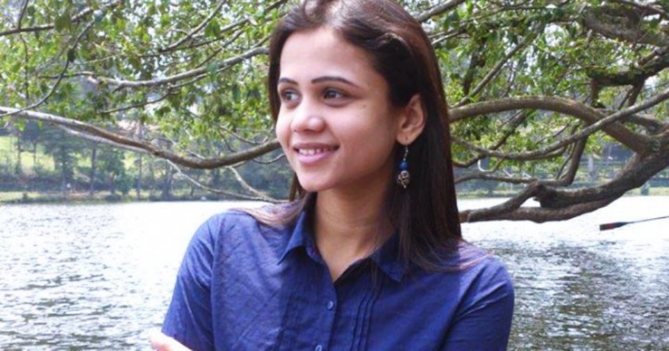 Vj Manimegalai Honoured With Best Vj Award By Ex Governor